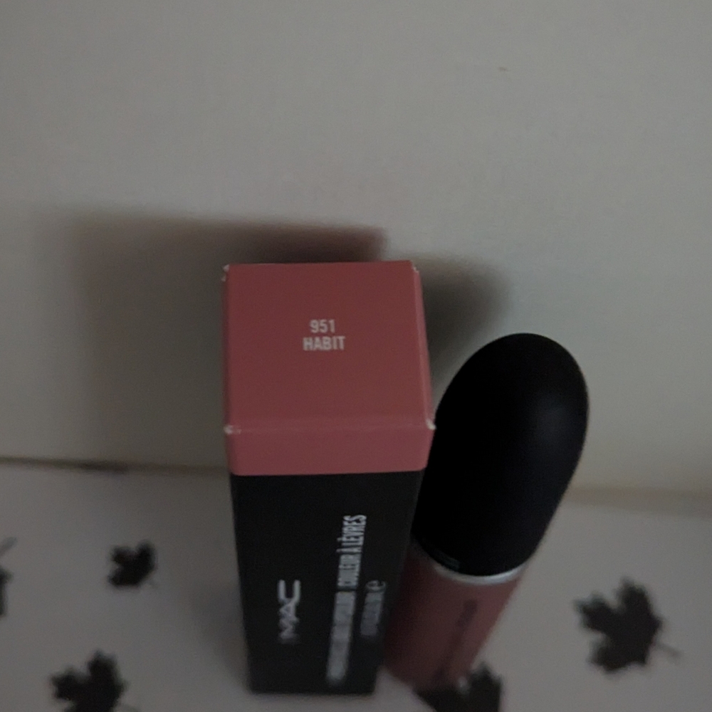MAC Powder Kiss Liquid Lipcolour - 951 Habit - Picture 2 of 2